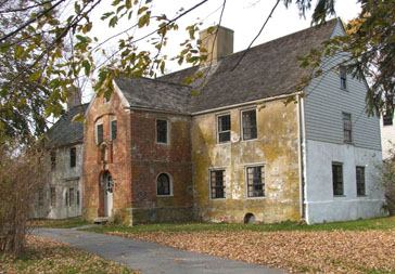 exterior of 1690 Spencer-Peirce-Little Farm
